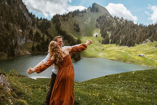 Engagement Photoshoot in the Swiss Alps
