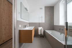 HAUS B