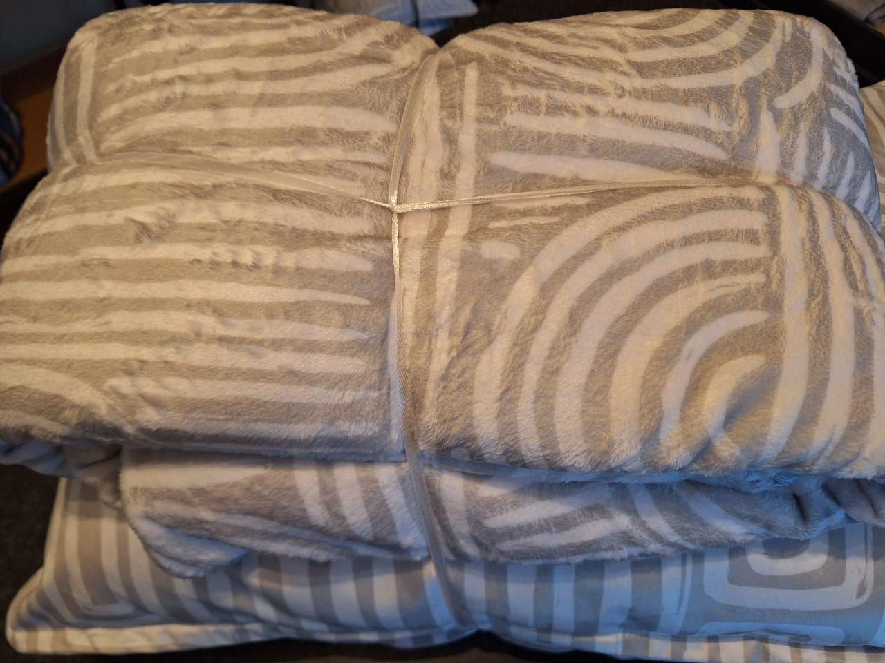 Blanket and pillow combo Light Grey and white