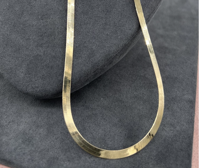 Ürün Bilgisi Ürün Stok Kodu:KL02840 Ürün Ağırlığı : 6.40 gr Ürün Uzunluğu: 55 Cm Ürün %100 GERÇEK 14 AYAR ALTINDIR. Ürünlerde 14 AYAR (585) ALTIN damga ve patenti bulunmaktadır. Belirtilen ağırlıkta üretimden kaynaklı (+/-) %5 sapma oluşabilmektedir. Kesinlikle altın kaplama ya da altın suyu değildir. Ürün size ulaşana kadar çalınmaya ve kaybolmaya karşı kargo firması tarafından SİGORTALIDIR.