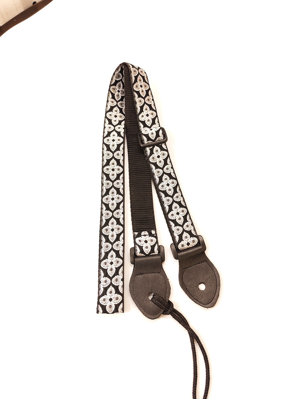 Thumbnail: Quatrefoil  Black and Silver Ukulele Strap   1 inch