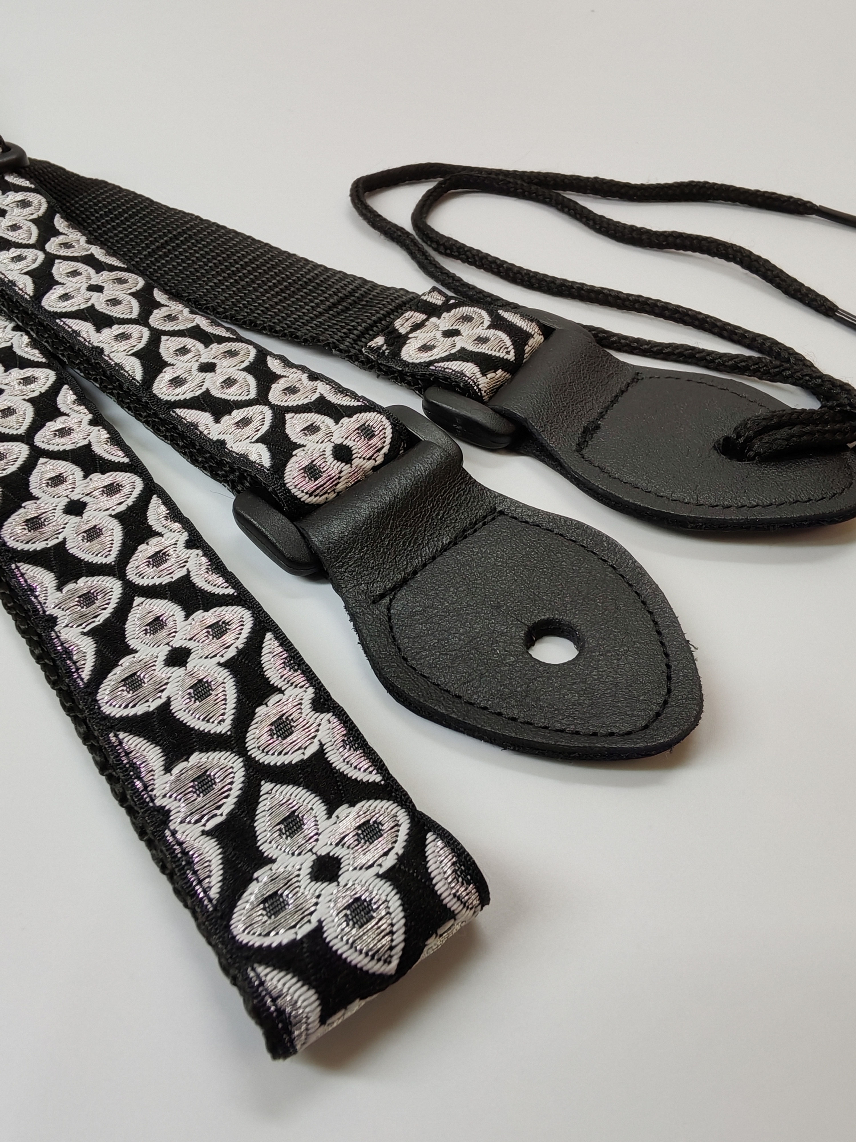 Quatrefoil Black and Silver Ukulele Strap 1 inch