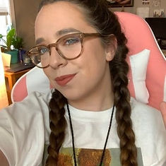 Lizz Headshot.jpeg