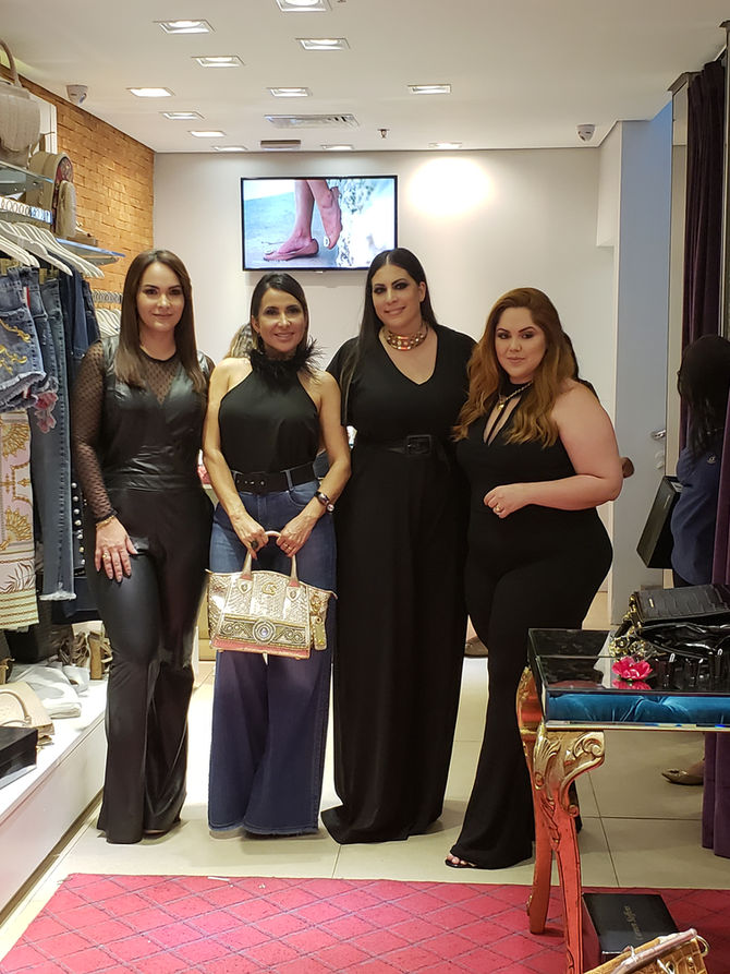 Carmen Steffens reinaugura loja