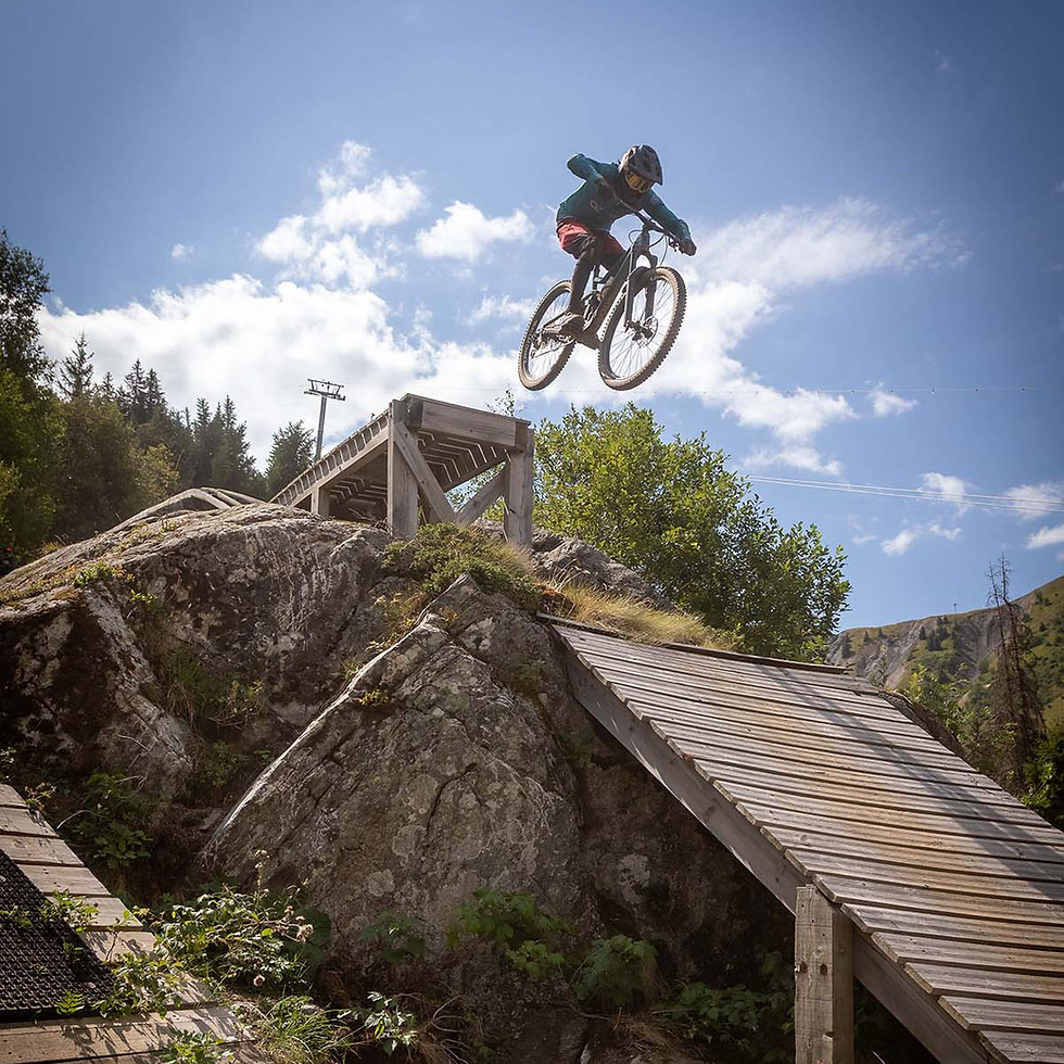 Saut VTT Oz 3300 Alpe Huez.jpg