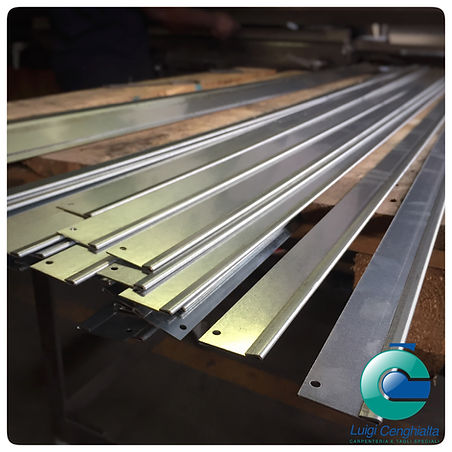 Lavorazione piega schiaccia di carpenteria metallica alla Carpenteria Luigi Cenghialta Vicenza