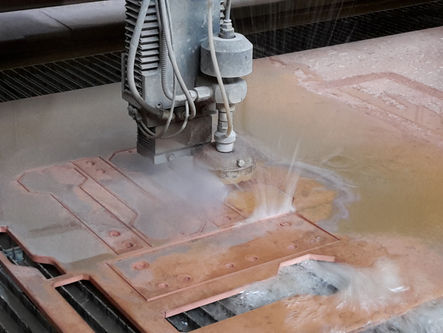 Il Waterjet dà la possibilità di tagliare a freddo con risultati qualitativi altissimi