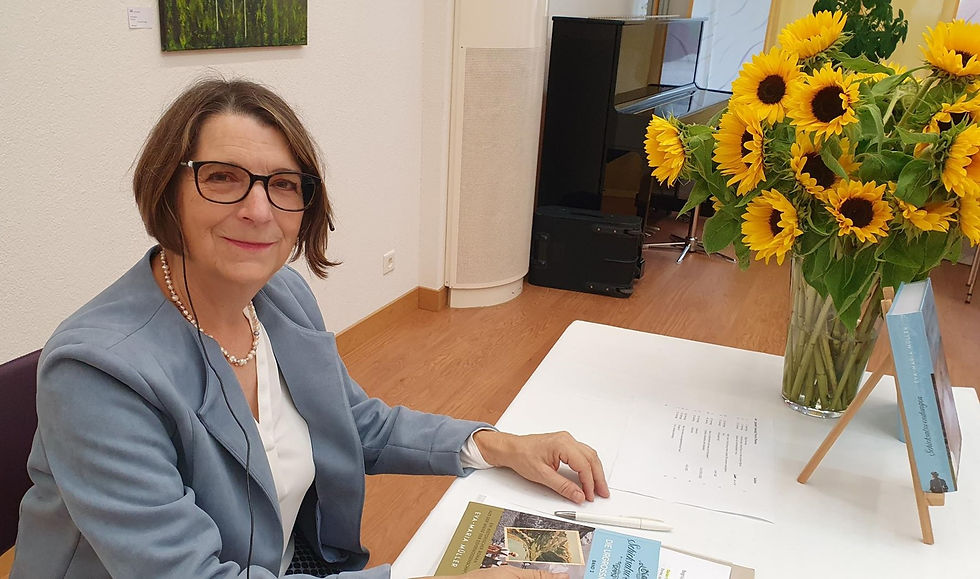 Eva-Maria Müller an einer Lesung