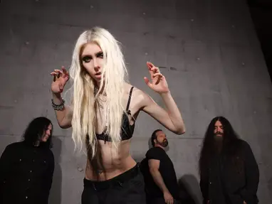 Taylor Momsen Yeni Şarkıları ve AC/DC ile Olan Turneleri Hakkında Konuştu