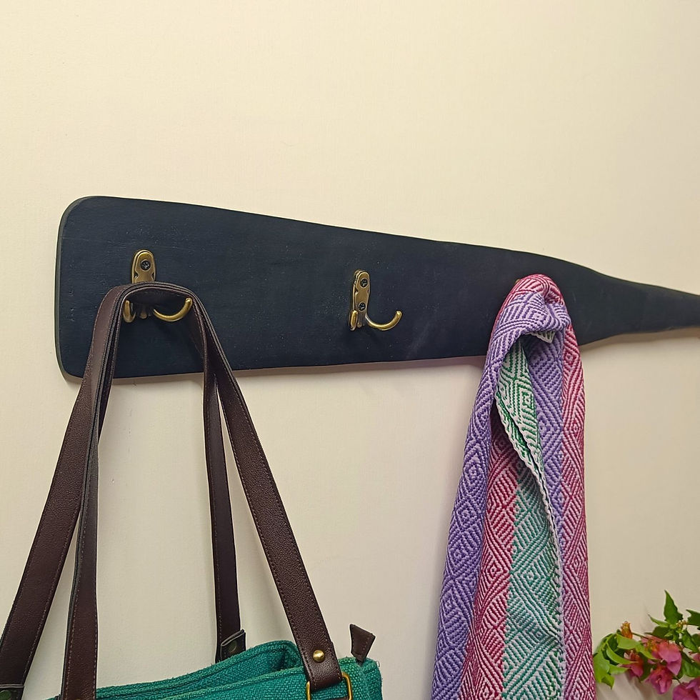 Thumbnail: The Oars: Black and Hooked