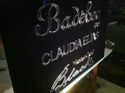 Placa em acrílico com letras