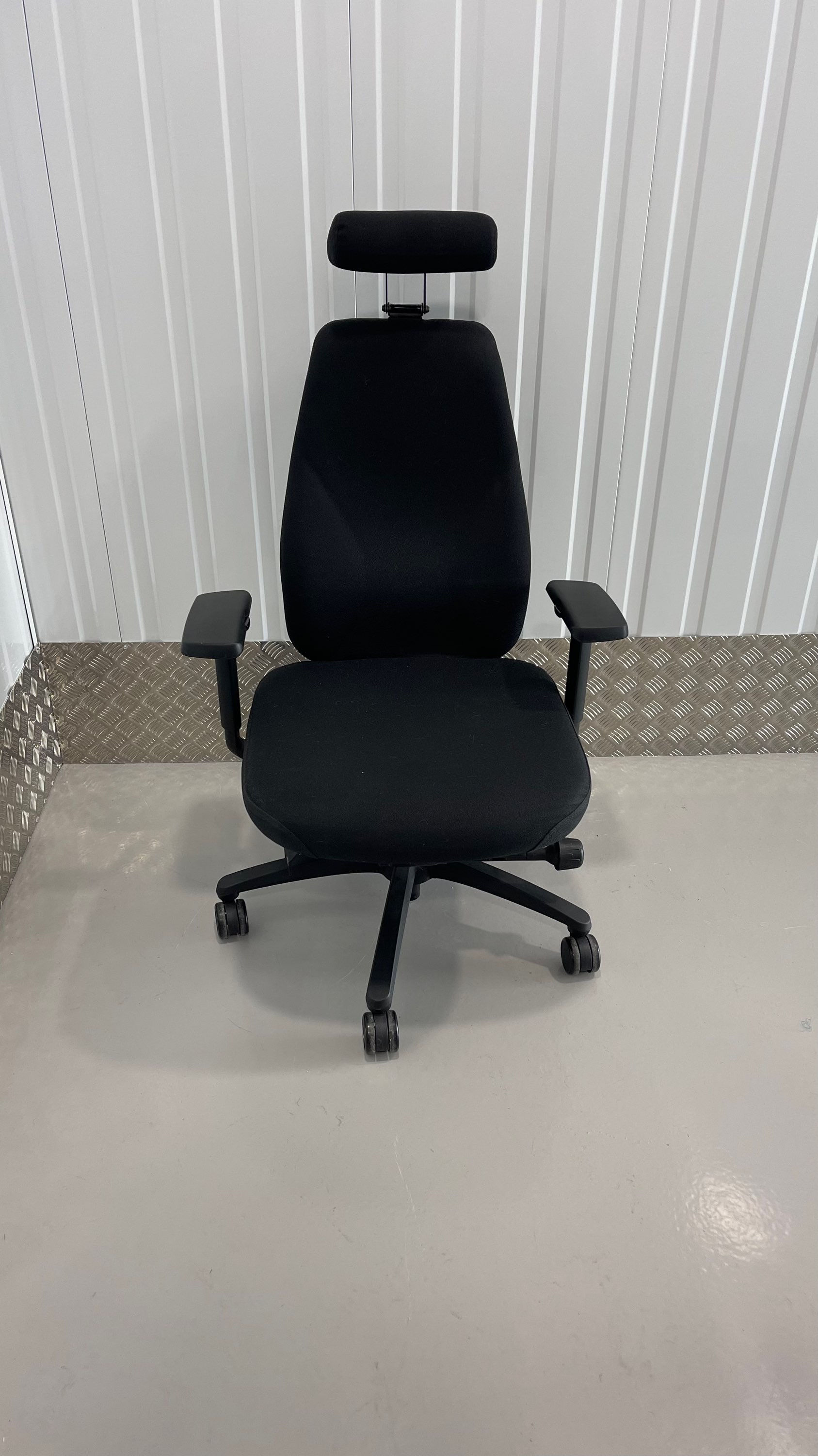 Ergonomic office chair black, in good condition