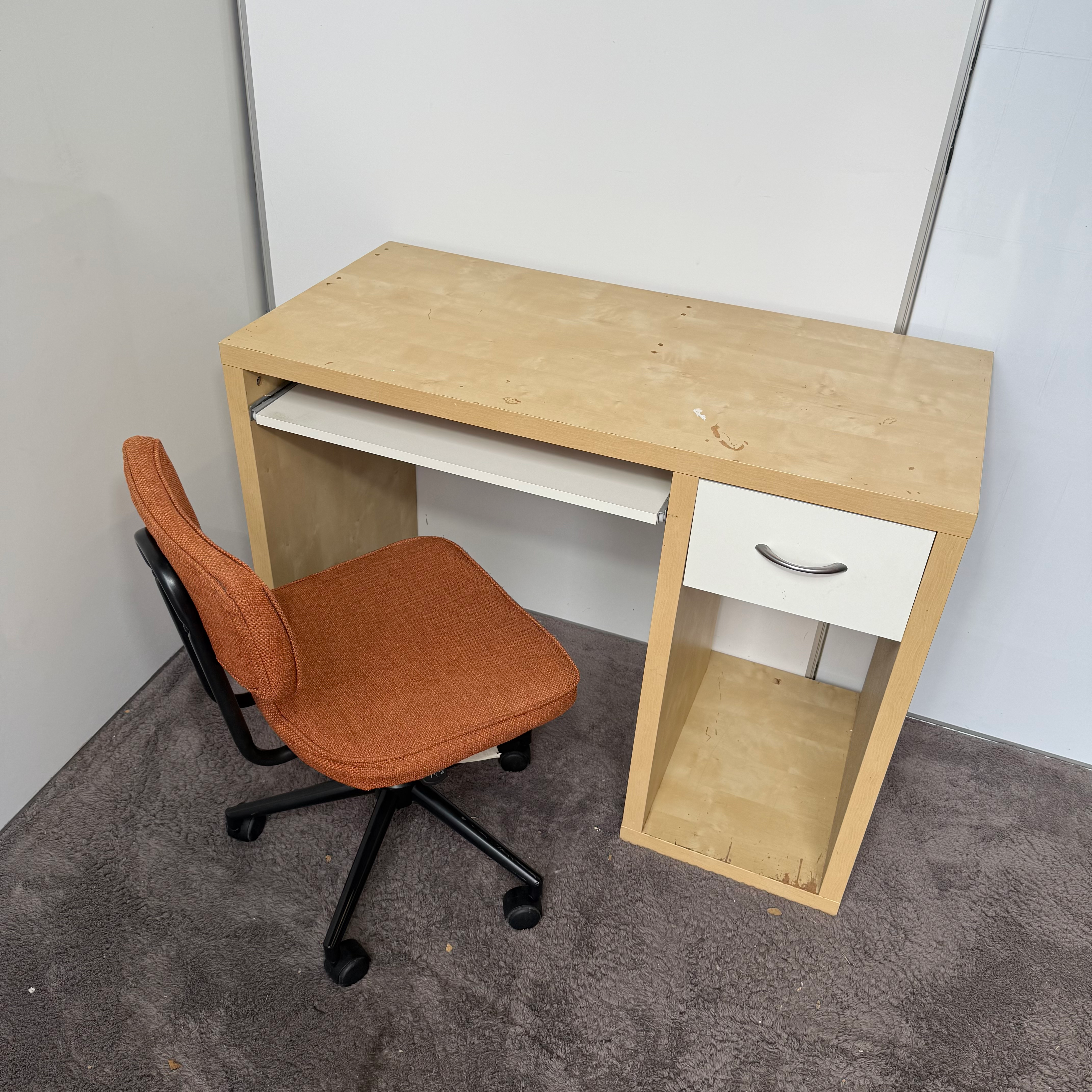 Desk with drawer and Chair, oak , in good condition. 