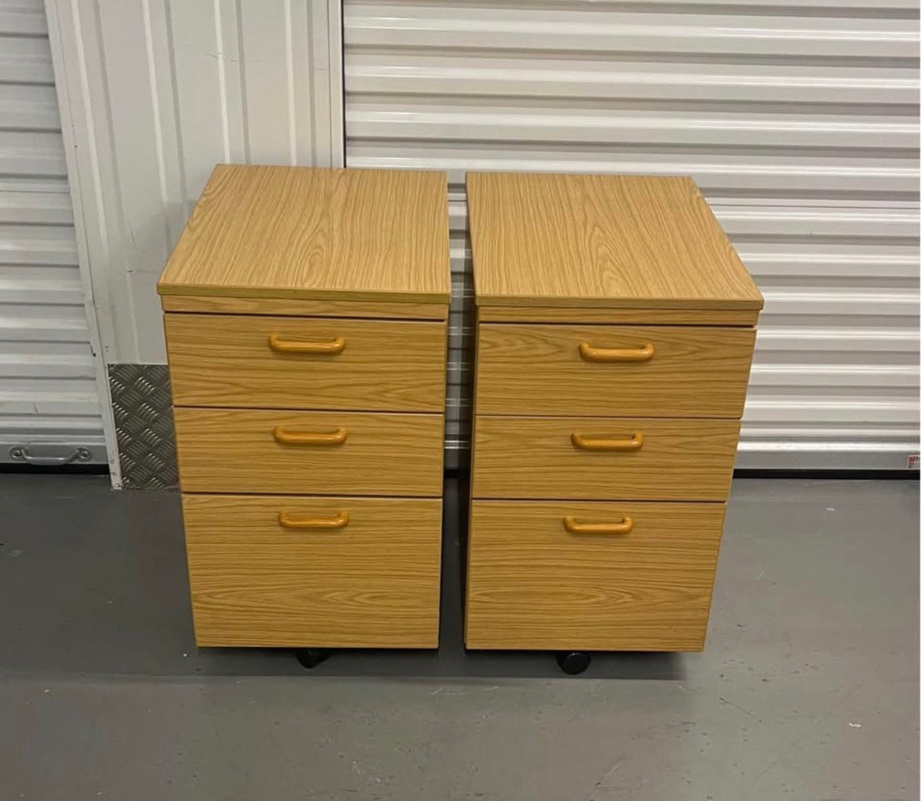 OAK PEDESTAL x2 with 3 drawers, in good condition.