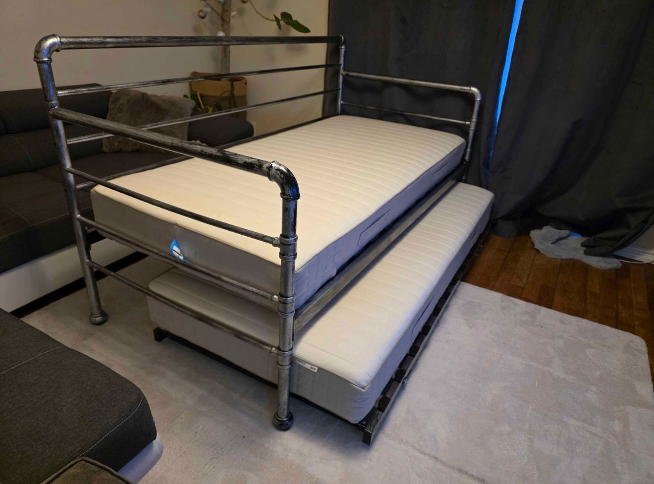 Banbury Brushed Silver Metal Day Bed and Guest Trundle, in good condition.