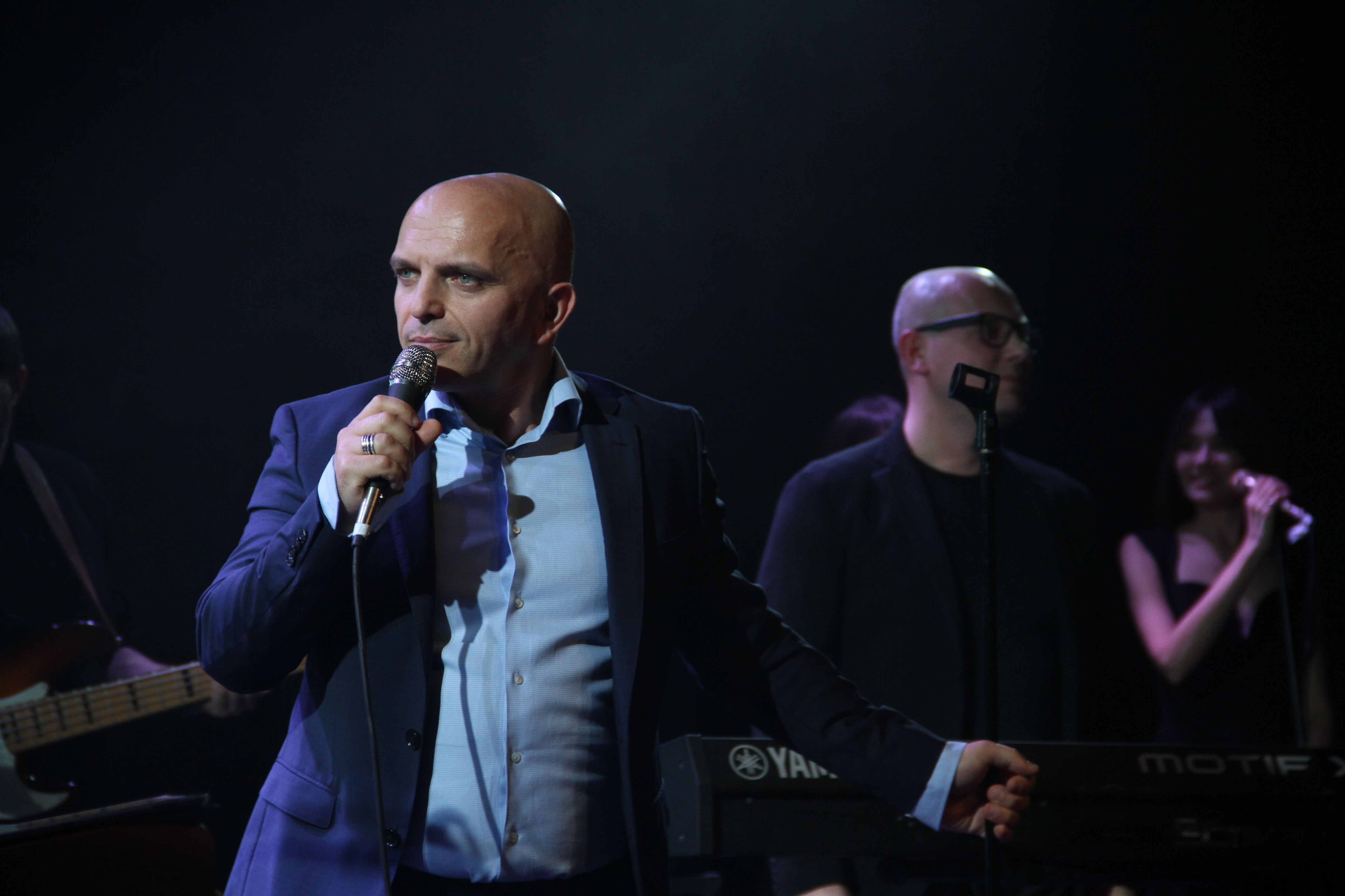 кто сейчас поет с шоуа. музыкант александр шоуа. александр шоуа и группа непара. кто сейчас поет с шоуа. шоуа непара.