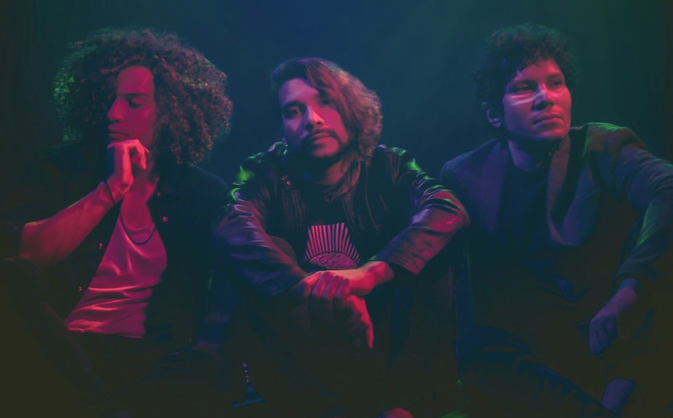 Les Indigents son Joel, Josh y Deneb