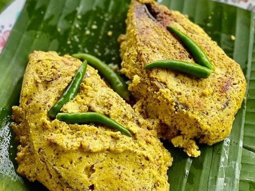 এভাবে ইলিশ মাছের পাতুরি খেলে মুখে স্বাদ লেগে থাকবে চিরকাল। রেসিপি দিলেন প্রিয়াঙ্কা মন্ডল।