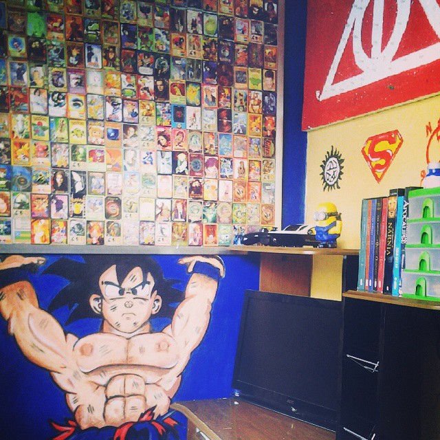 Goku na Parede do meu quarto