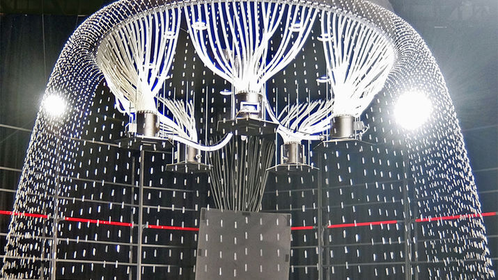 Water Pearl creates elegant parabolic motion and circular formations, transforming floating water into a dynamic visual experience through movement, rhythm, and precision.