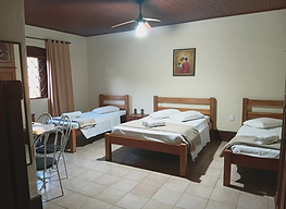 suite com 3 camas