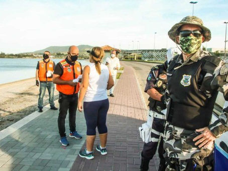 OPERAÇÃO REALIZADA EM SÃO PEDRO DA ALDEIA DISTRIBUI MÁSCARAS E ALERTA PEDESTRES