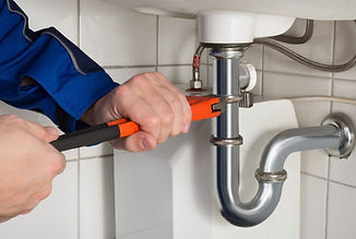 Our plumbing experts fixing pluming pipes