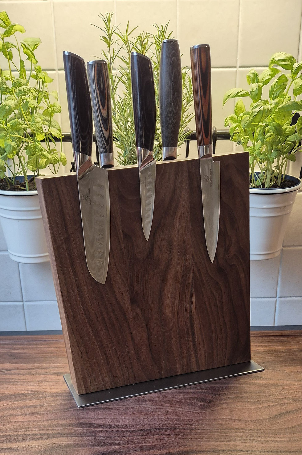 Miniaturbild: Magischer Messerblock PRO aus Nuss Massivholz