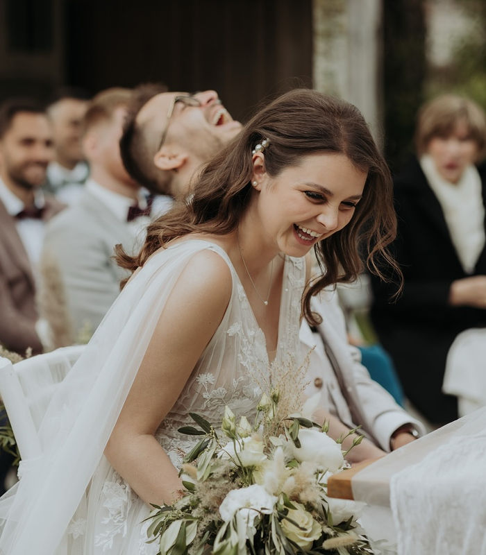 Brautpaar lachen weinen