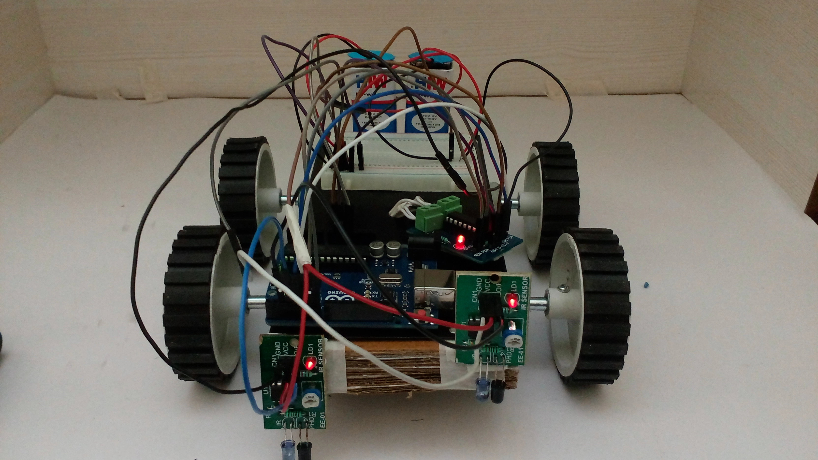 Line follower robot with Arduino code