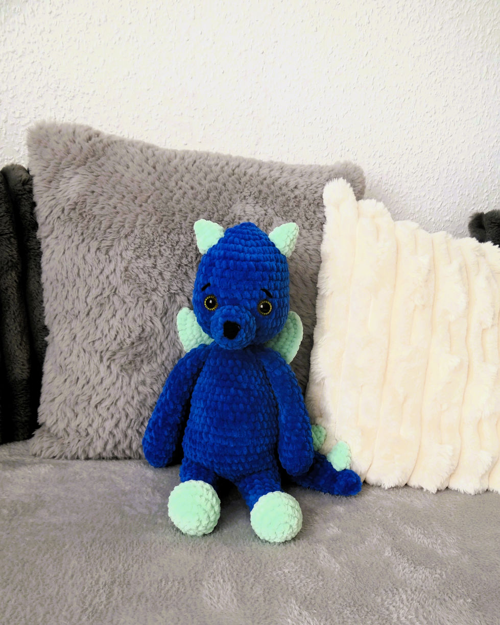 flauschiger Drache in royal blau, ideal zum Kuscheln, Big Amigurumi