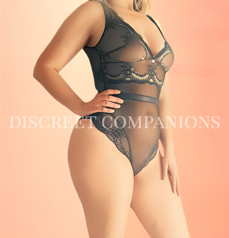 Busty escorts Dominique