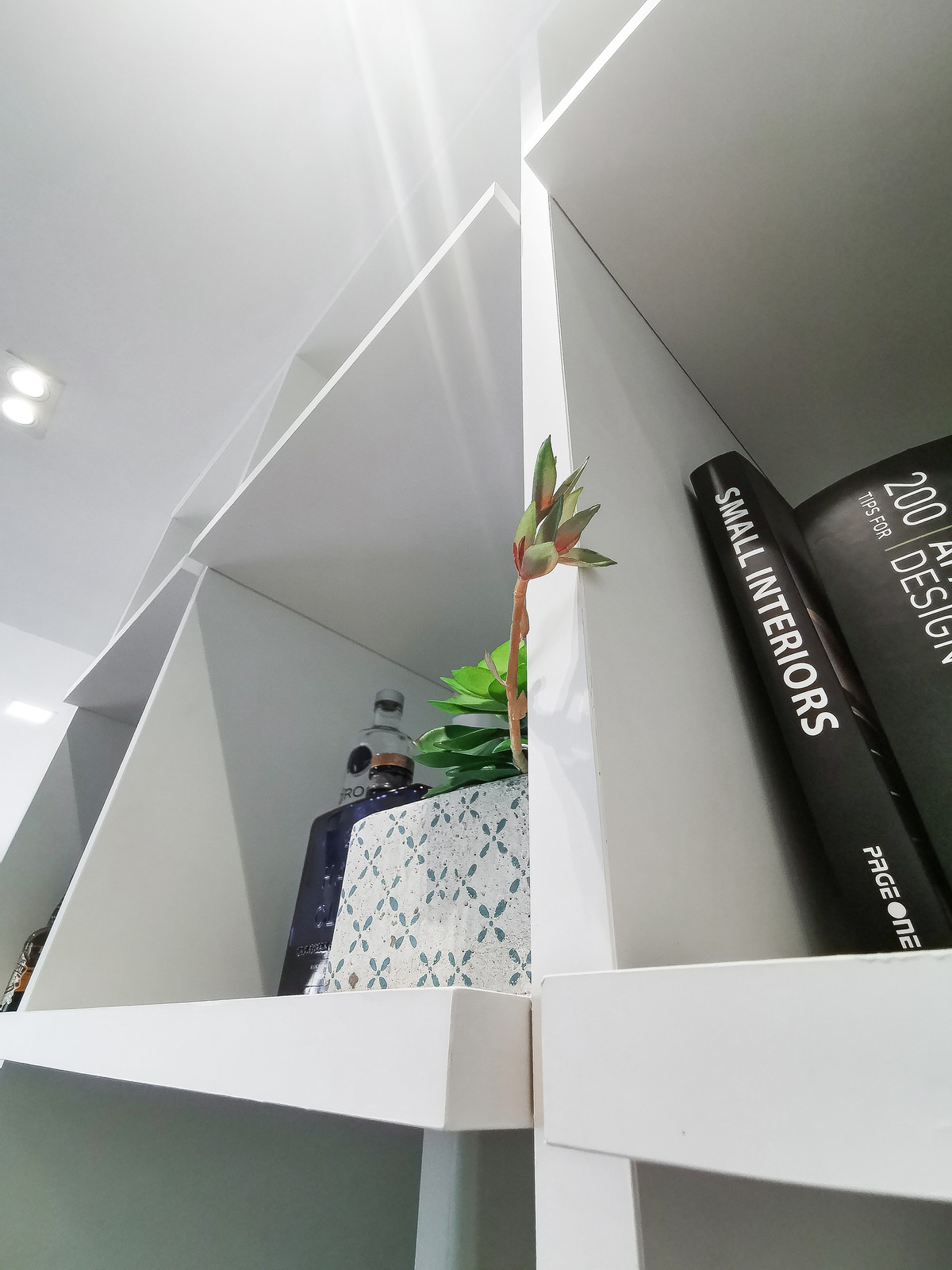 Display carbinet detail