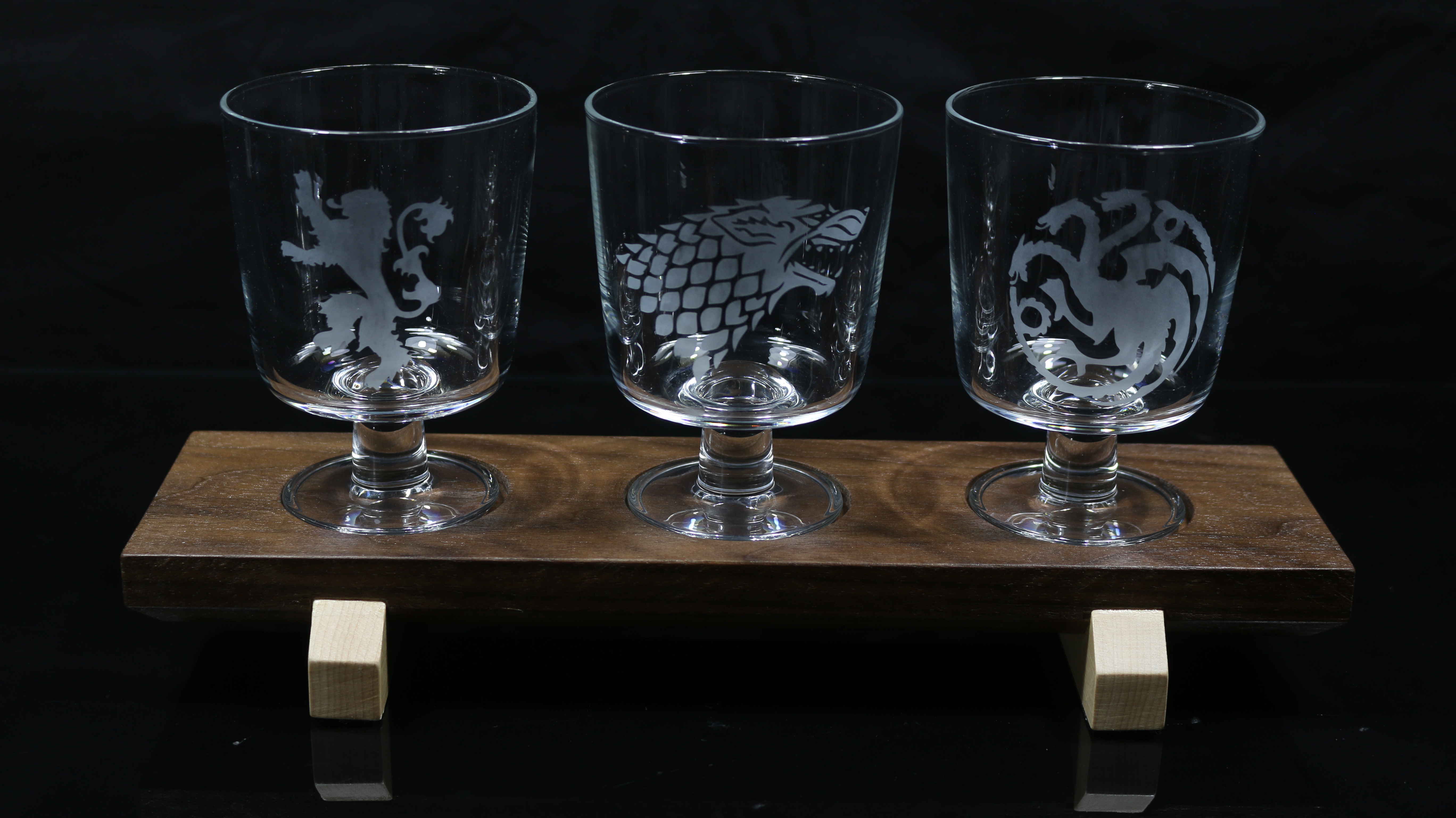 Game Of Thrones Glasses & Plinth
