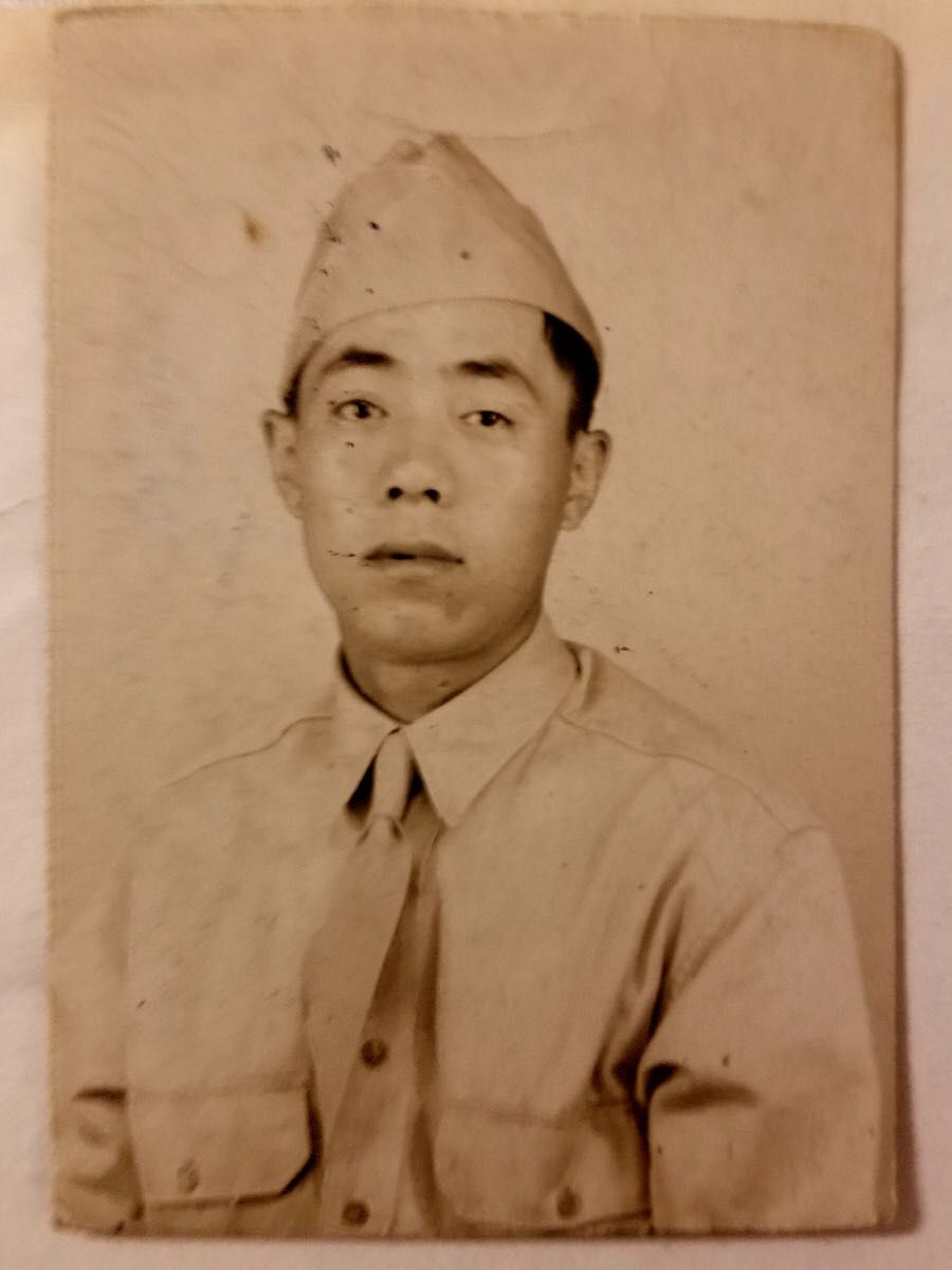 Chen Dingxiang Came to the United States in 1937, originally from Dajushan, Panzhi, Dinghai, Zhoushan, Zhejiang. He joined the U.S. military on September 7, 1943, and was discharged on January 3, 1947. After discharge, he returned to his hometown to marry and start a family, before returning once again to the United States. In 1952, he reunited in the U.S. with his wife and eldest son. He was among the earliest group of Association members to donate toward the purchase of the Association’s building. Later, together with 37 Association members, he opened the “New Shanghai” restaurant on East 7th Street in New York, which became very well known. It was remembered by many older San Kiang members. The restaurant helped many newly arrived San Kiang immigrants by providing guarantees, job referrals, and support.