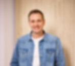 Porträtaufnahmen_2025_001 1 Christian Schüs sele.jpg