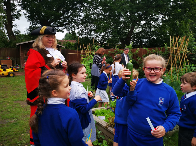Mayor of Guildford with Glenesk Gardening Club.jpeg