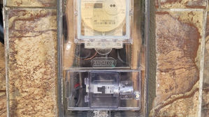 Padrão de entrada individual instalado conforme normas técnicas em Salvador