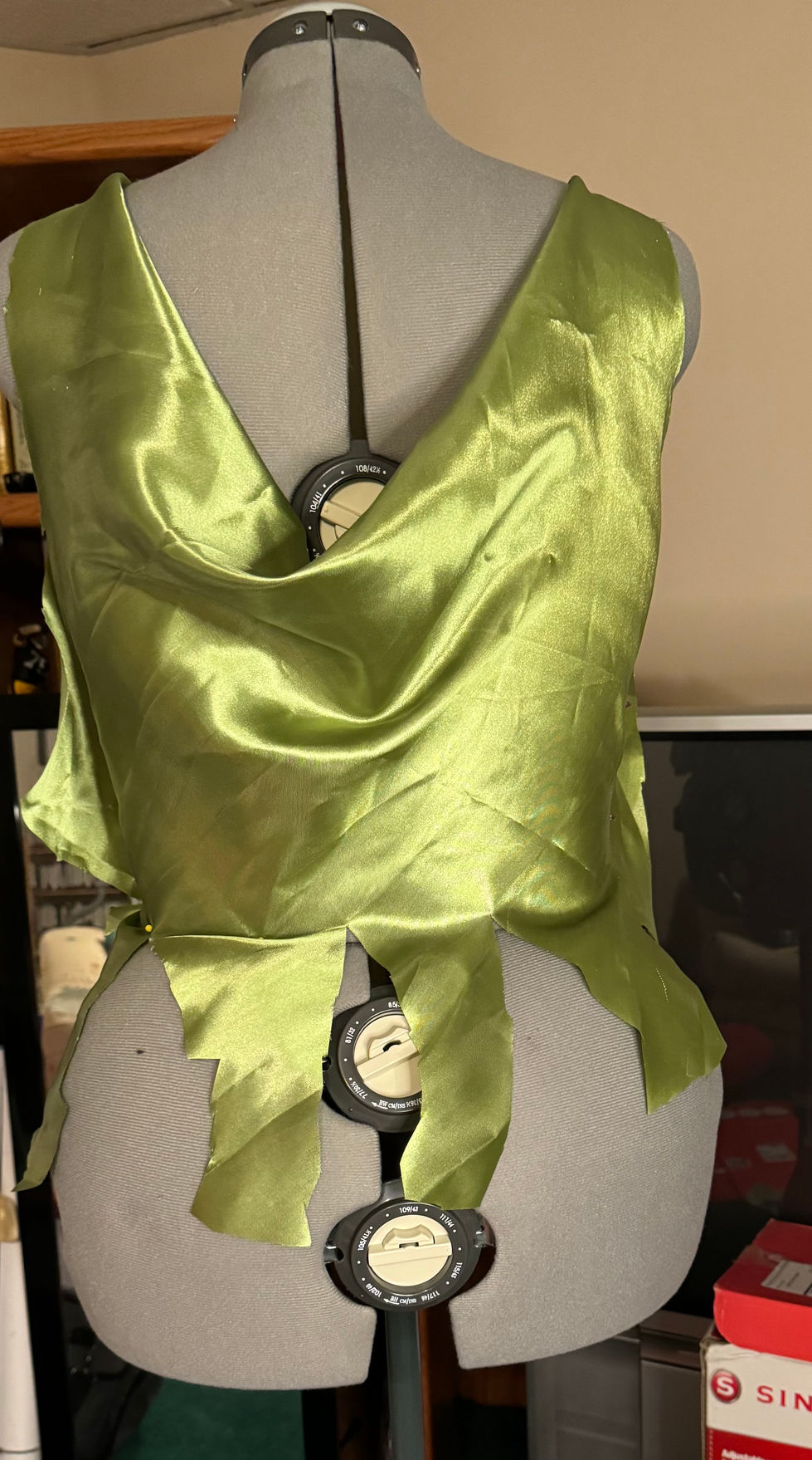 Back cowl, mid-back drape