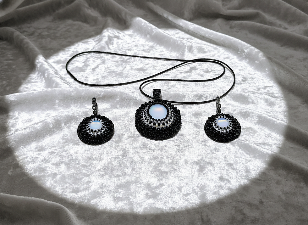 Thumbnail: Braided Jewellery Set "Eye of the Universe"