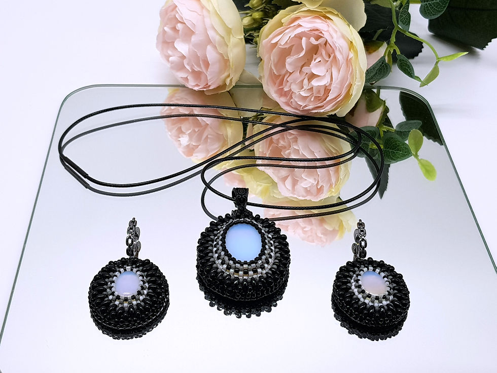 Thumbnail: Braided Jewellery Set "Eye of the Universe"