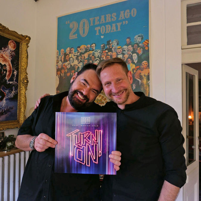 Musiker im Tonstudio bei einer Recording Session.