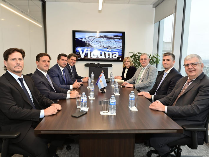 Marcelo Orrego consolida los términos de un acuerdo integral con autoridades de Vicuña Corp en Canadá