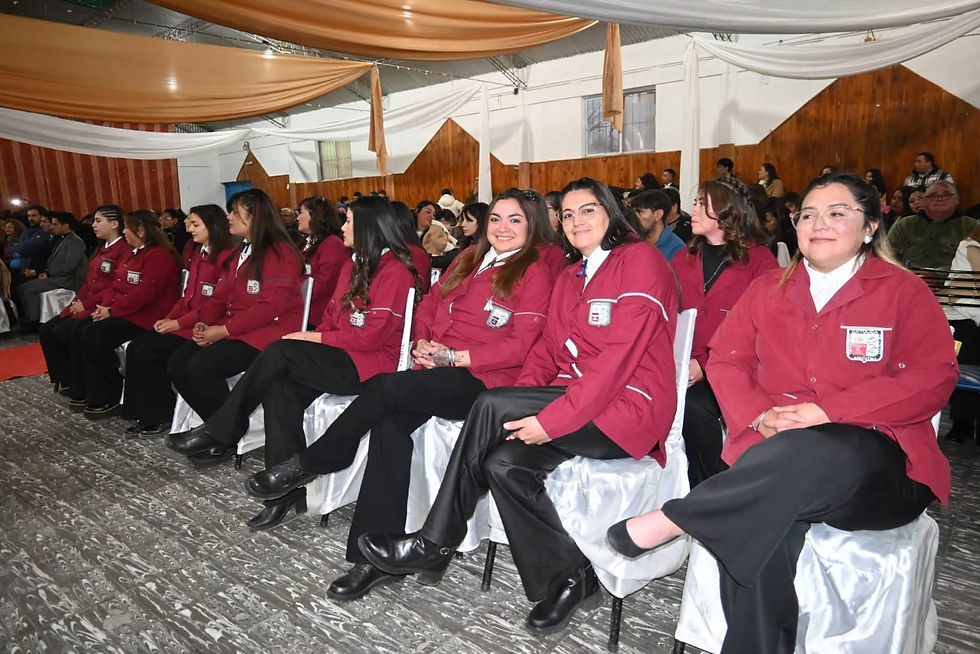 La educación superior sigue dando frutos en Iglesia con una nueva promoción de docentes