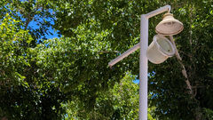 Preocupación por la plazoleta del Barrio América de Rodeo, "se robaron hasta los focos"