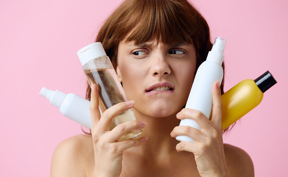 mulher com dúvidas sobre a rotina de skincare