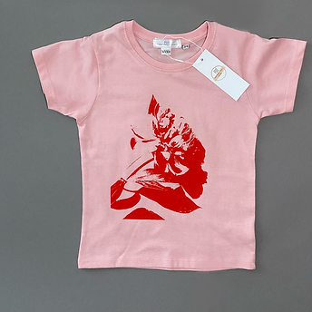 fut.kidswear/project news/rose t-shirt on the gray background with red peony print