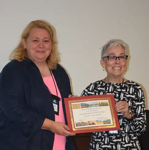 ISCSC 2022, Bibi Pelic getting Young Rising Star award from Lynn_edited.webp