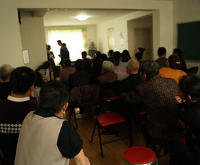 ဗီယက်နမ်က ညီမလေး Thamက ဧပြီလမှာသေဆုံးသွားတဲ့ ဘုရားကျောင်းလူငယ်ခေါင်းဆောင်အကြောင်း ကျွန်တော်တို့ကိုပြောပြပါတယ်။သူ့ရဲ့မိသားစုနှင့် အသင်းသူအသင်းသားတွေက သူ့ကိုဆေးရုံသို့ခေါ်ဆောင်သွားခဲ့ပေမဲ့ သေဆုံးပြီးသူကို ဆေးရုံခေါ်လာတာကို ဆရာဝန်က အံ့သြခဲ့ပါတယ်။ သူတို့ဆေးရုံမှာစောင့်နေတုန်း သေသွားပြီဖြစ်တဲ့ ထိုသူကမျက်လုံးပွင့်လာပြီးတော့ "ငါဘယ်ရောက်နေတာလဲဆိုပြီး”မေးခဲ့တယ်။