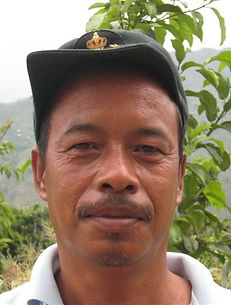 Ngày nọ, có một nhà truyền giáo trẻ tuổi ở gần khu vực người đàn ông bại liệt này, nghe được về tình trạng của ông. Nhà truyền giáo tên là Daud. Sau đó, ông đến làng Masel, nơi ông tìm thấy Krishna Bahadur nằm trên giường. Người đàn ông bệnh tật chỉ đang chờ chết. Daud chia sẻ phúc âm với cả gia đình, nói rằng khi họ chấp nhận Jêsus Christ là Cứu Chúa của họ, Ngài sẽ là Đấng chữa lành bệnh cho Krishna. Sau đó, anh hướng dẫn họ cầu nguyện tiếp nhận Chúa và suốt đêm đó, Daud không ngừng cầu nguyện cho Krishna. Sáng hôm sau, anh nhận thấy bệnh tình của Krishna có dấu hiệu thuyên giảm. Daud rời đi nhưng hứa sẽ quay lại vào tuần sau. Khi trở lại, anh thực sự ngạc nhiên khi thấy Krishna đang ngồi trên giường, điều mà ông đã không thể làm được trong năm năm qua. Daud lại cầu nguyện cho Krishna, đồng thời đập vỡ và đốt đi tất cả các tượng thần và đồ vật liên quan đến việc thờ cúng trong nhà. Sau đó, anh đưa họ đến hội thánh địa phương. Trong vòng ba tháng, Krishna đã hoàn toàn khỏi bệnh; giờ đây ông khỏe mạnh và có thể làm việc bình thường.
Cả gia đình Krishna đã đón nhận ân điển của Chúa. Những người dân ở làng khác, những người đã chứng kiến phép lạ này, giờ đây đã biết rằng Chúa Jêsus là Đức Chúa Trời chân thật và hằng sống. Họ vẫn chưa mở lòng tin nhận, nhưng nhờ ân điển của Chúa, một ngày nào đó cả ngôi làng này sẽ thật sự tin Chúa Jêsus Cứu Chúa của cuộc đời họ.